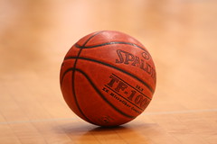 Anglų lietuvių žodynas. Žodis basketball reiškia krepšinis lietuviškai.