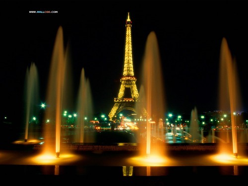 Eiffel_Tower_at_Night_Paris_France