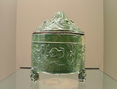 绿釉动物纹罐