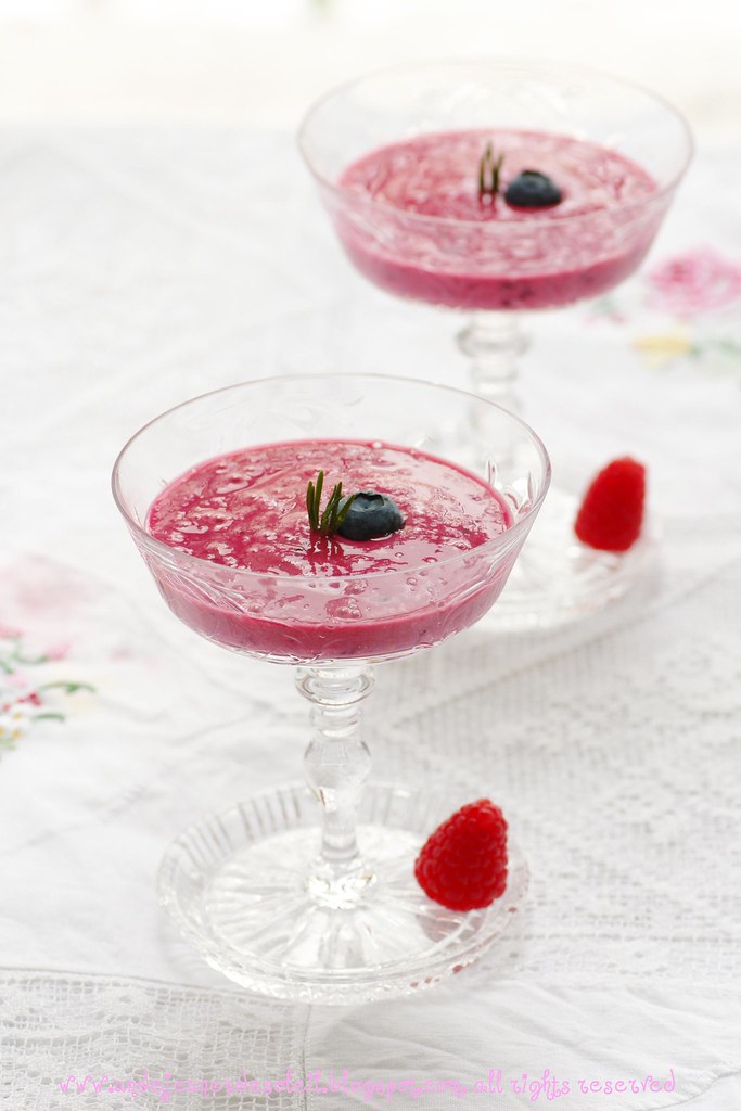Rapsberry, blueberry and rosemary smoothie