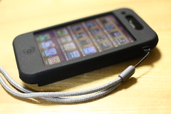 Suicaも収納できそのまま使えるiPhoneシリコンケース PDA-IPH62BK