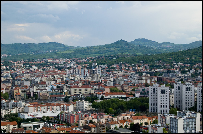 View of Clermont-Ferrand from the Parc de Montjuzet<br/>© <a href="https://flickr.com/people/37313543@N05" target="_blank" rel="nofollow">37313543@N05</a> (<a href="https://flickr.com/photo.gne?id=4871421226" target="_blank" rel="nofollow">Flickr</a>)