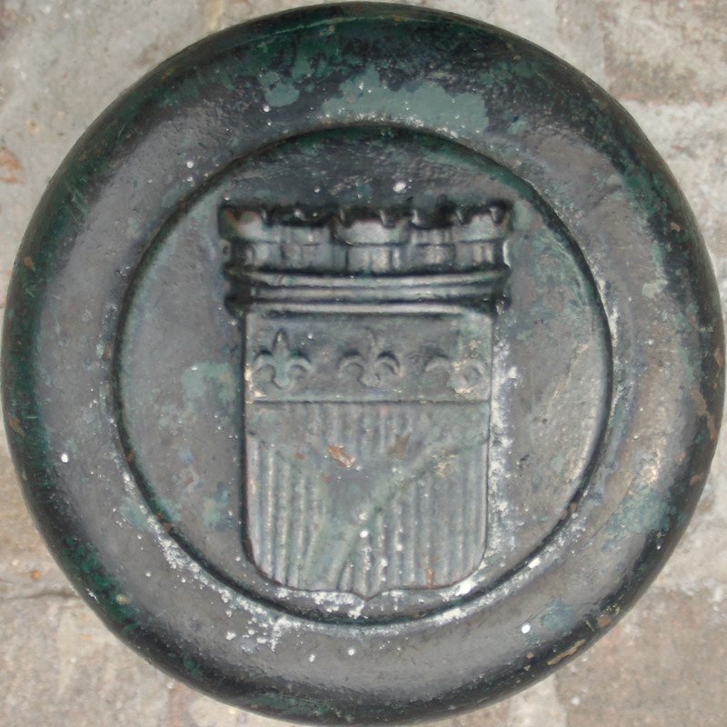 Crest of the city of Conflans-Sainte-Honorine - squared circle<br/>© <a href="https://flickr.com/people/60139144@N00" target="_blank" rel="nofollow">60139144@N00</a> (<a href="https://flickr.com/photo.gne?id=4854871788" target="_blank" rel="nofollow">Flickr</a>)
