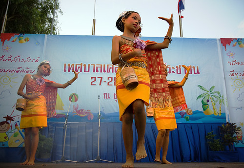 Kids doing traditional Thai dance