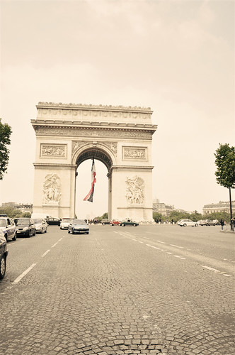 Paris}Arc de Triomphe and Sacre Coeur - Your Homebased Mom
