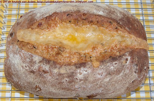 Brood met gruyere, basilicum en pecannoten