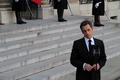 10c23 Elíseo Sarkozy Zapatero043 Sarkozy baja