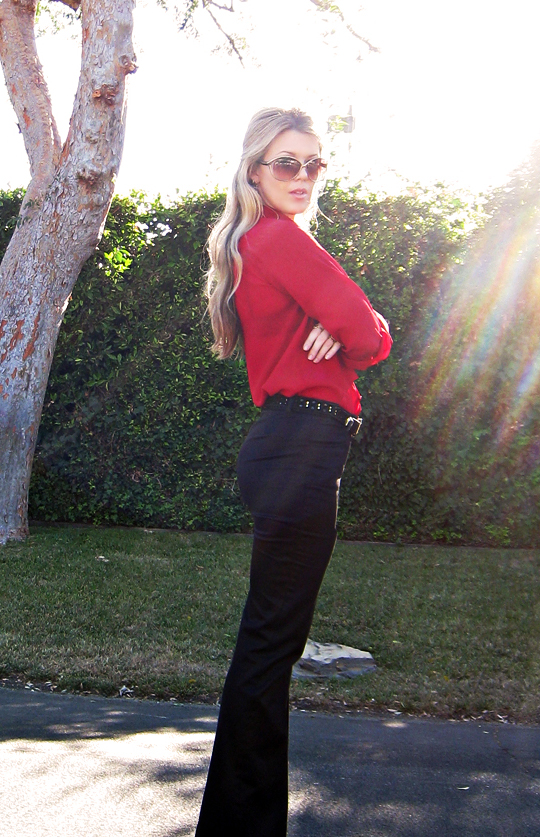 tom ford gucci 1995 look+flared black trousers+red blouse+leftog