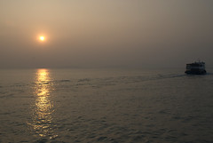 De zon van Lamma Island