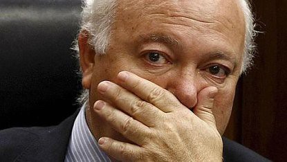10j20 Moratinos llorando al conocer su destitución Foto Efe