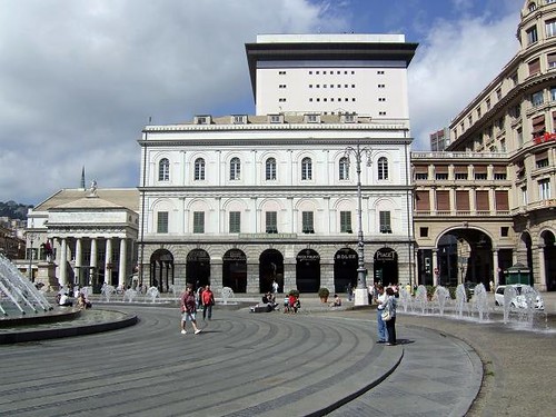 historical buildings on Piazza de Ferrari