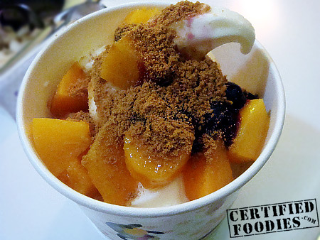 Our Yogiberry peach-flavored frozen yogurt with crushed graham, blueberries and peaches - CertifiedFoodies.com