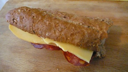 sandwich gouda chorizo
