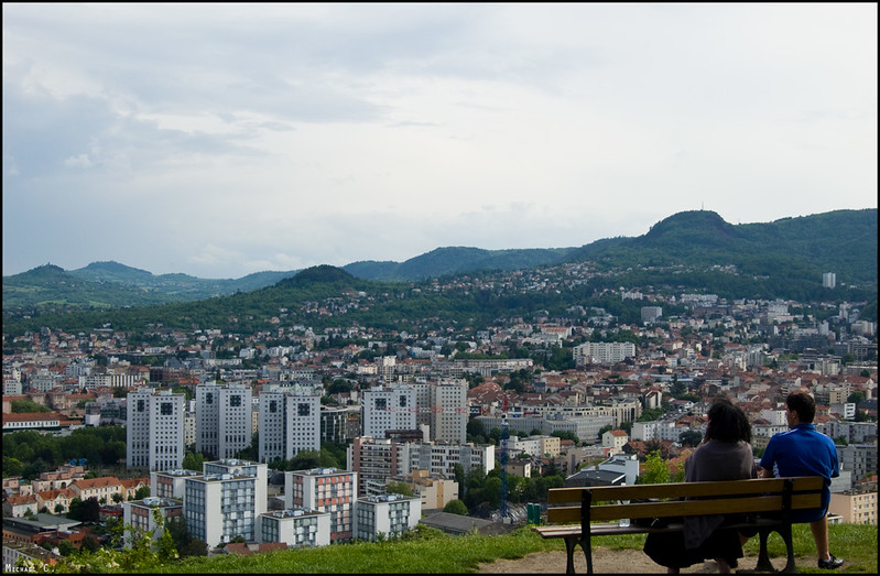 View of Clermont-Ferrand from the Parc de Montjuzet<br/>© <a href="https://flickr.com/people/37313543@N05" target="_blank" rel="nofollow">37313543@N05</a> (<a href="https://flickr.com/photo.gne?id=4870811461" target="_blank" rel="nofollow">Flickr</a>)