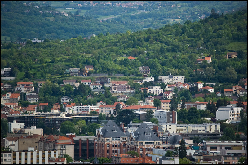 View of Clermont-Ferrand from the Parc de Montjuzet<br/>© <a href="https://flickr.com/people/37313543@N05" target="_blank" rel="nofollow">37313543@N05</a> (<a href="https://flickr.com/photo.gne?id=4870811993" target="_blank" rel="nofollow">Flickr</a>)