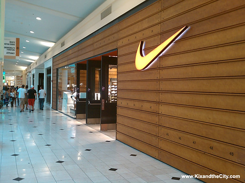 nike store at roosevelt field mall
