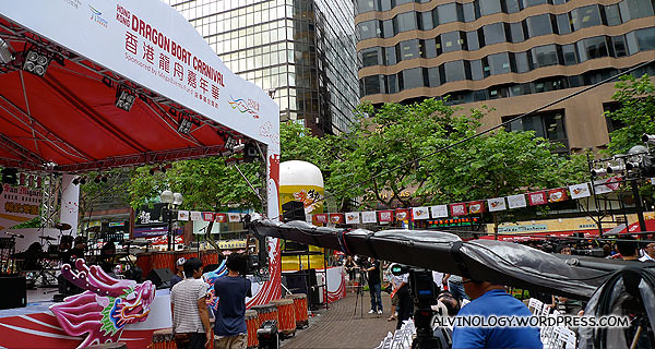 Korean TV crews were there too - one of them had a giant movable crane as above
