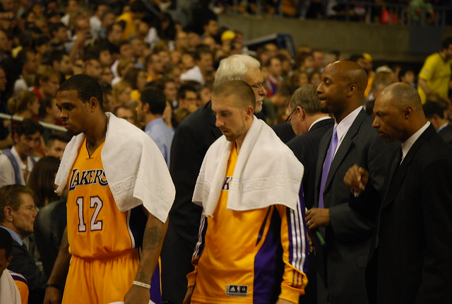 Decepción en los Lakers tras la derrota