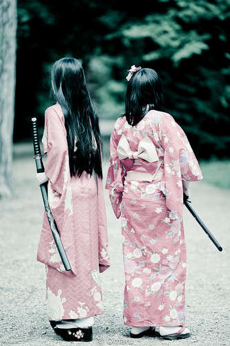 Kimonos + Katanas = AWESOME