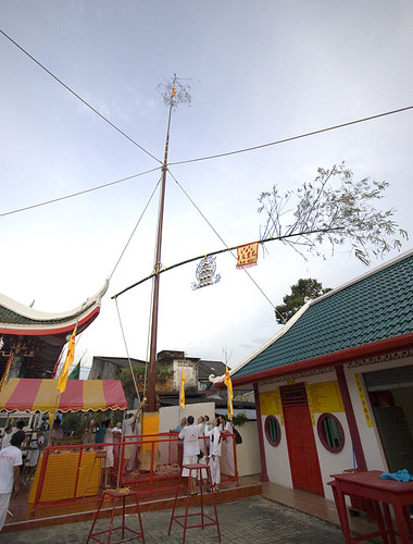 Go Teng pole at Kathu Shrine