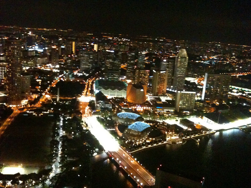 Singapore City By Night - Padang and Marina District<br/>© <a href="https://flickr.com/people/40011875@N00" target="_blank" rel="nofollow">40011875@N00</a> (<a href="https://flickr.com/photo.gne?id=4986459619" target="_blank" rel="nofollow">Flickr</a>)