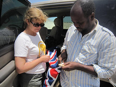 8j. Jane and Yassin fixing the Australian flag