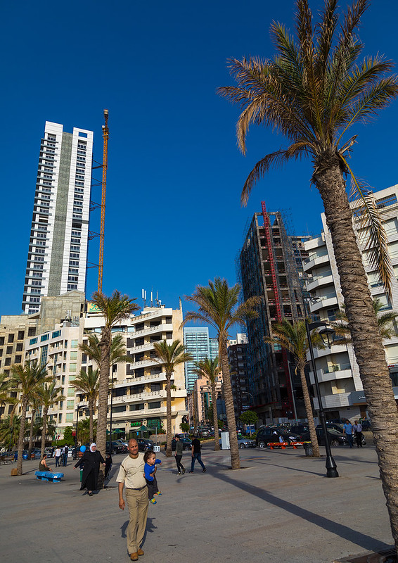 Luxury residential buildings in the corniche, Beirut Governorate, Beirut, Lebanon<br/>© <a href="https://flickr.com/people/41622708@N00" target="_blank" rel="nofollow">41622708@N00</a> (<a href="https://flickr.com/photo.gne?id=34734613225" target="_blank" rel="nofollow">Flickr</a>)