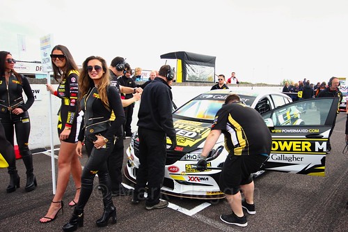 Tom Chilton on the grid at the Thruxton BTCC weekend, May 2017