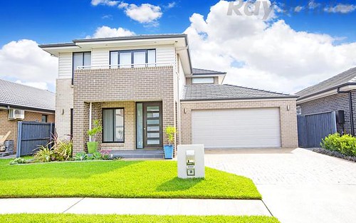 30 Pioneer Dr, Carnes Hill NSW 2171