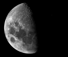 Anglų lietuvių žodynas. Žodis moon about reiškia mėnulis apie lietuviškai.