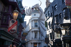 Universal Studios, Florida: Diagon Alley • <a style="font-size:0.8em;" href="http://www.flickr.com/photos/28558260@N04/34709982856/" target="_blank">View on Flickr</a>