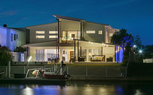8 North Point Cr, Pelican Waters QLD 4551