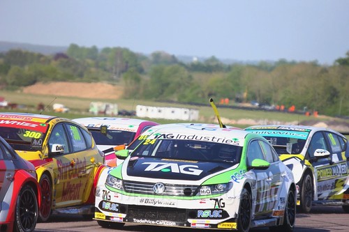 Jake Hill avoids a flying pole at the Thruxton BTCC weekend, May 2017