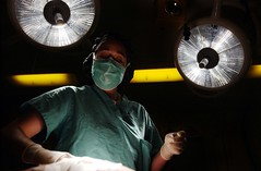 Anglų lietuvių žodynas. Žodis surgeons reiškia chirurgai lietuviškai.
