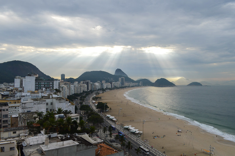 Cloudy morning over Copacabana<br/>© <a href="https://flickr.com/people/10345599@N03" target="_blank" rel="nofollow">10345599@N03</a> (<a href="https://flickr.com/photo.gne?id=35067455490" target="_blank" rel="nofollow">Flickr</a>)