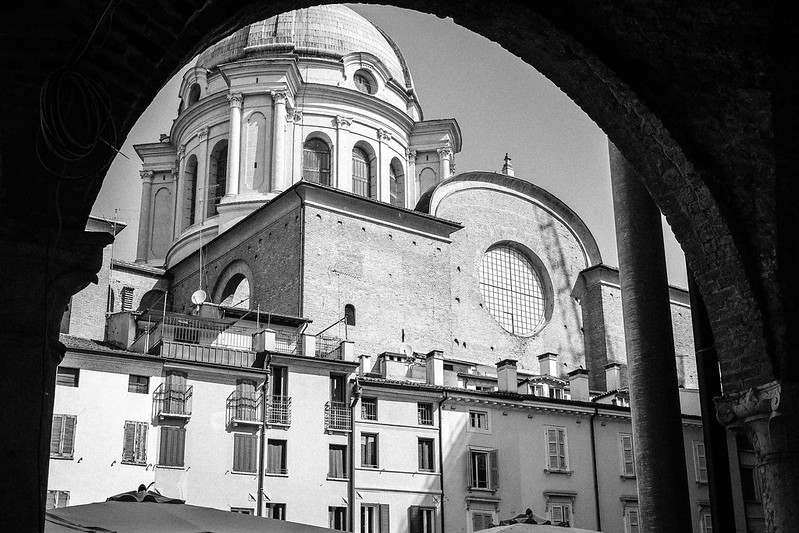 Basilica di Sant'Andrea, Mantua<br/>© <a href="https://flickr.com/people/16117358@N00" target="_blank" rel="nofollow">16117358@N00</a> (<a href="https://flickr.com/photo.gne?id=34193902144" target="_blank" rel="nofollow">Flickr</a>)