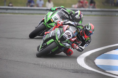 Tom Sykes leads Leon Haslam in World Superbikes at Donington Park, May 2017