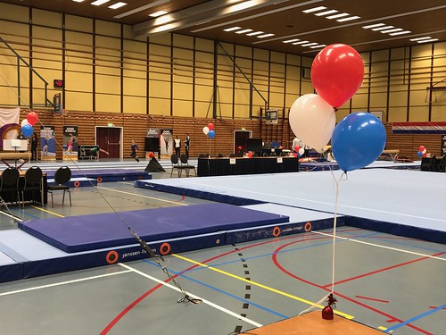 Tafeldecoratie 3ballonnen Landelijke Halve Finale Turnen Dames Sporthal de Enk Rotterdam