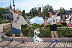 Tracey and Scott Meet Olaf • <a style="font-size:0.8em;" href="http://www.flickr.com/photos/28558260@N04/34976706925/" target="_blank">View on Flickr</a>