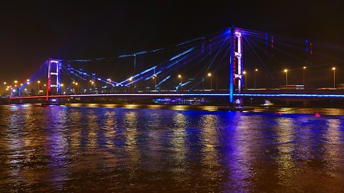 Nueva Iluminación del Puente Colgante