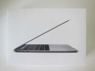 Apple MacBook Pro 13" with Touch Bar and Touch ID (Mid 2017)