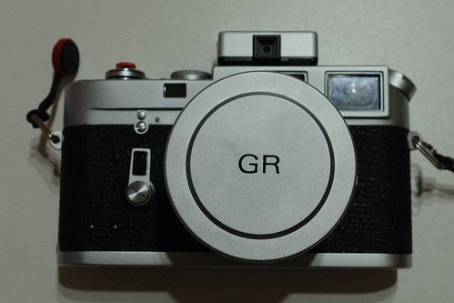Leica M4にRICOH GR 28mm/f2.8 レンズ Lマウントを装着正面