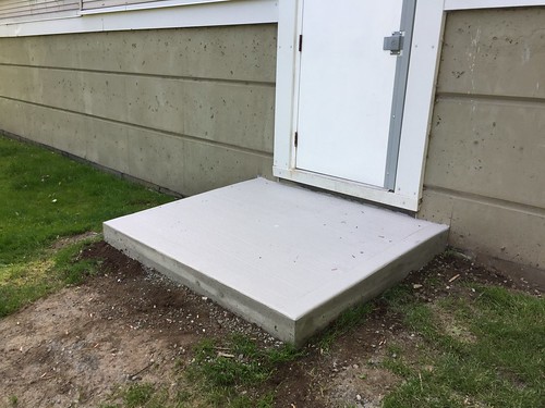 Concrete landing pad