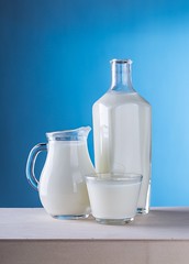 Anglų lietuvių žodynas. Žodis milks reiškia pienas lietuviškai.