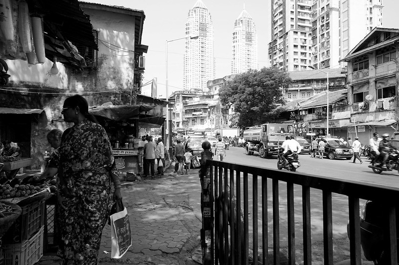 streets of Mumbai<br/>© <a href="https://flickr.com/people/130620590@N05" target="_blank" rel="nofollow">130620590@N05</a> (<a href="https://flickr.com/photo.gne?id=34113200563" target="_blank" rel="nofollow">Flickr</a>)