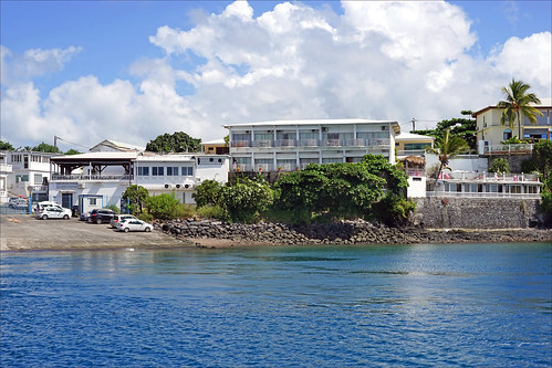 L'embarcadère et l'hôtel du Rocher (Dzaoudzi, Mayotte)
