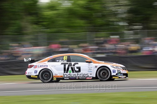 Will Burns racing for Team Hard at Oulton Park, May 2017