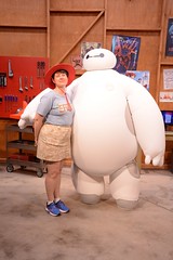Tracey and Baymax • <a style="font-size:0.8em;" href="http://www.flickr.com/photos/28558260@N04/35118879071/" target="_blank">View on Flickr</a>