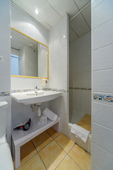 Hôtel LE GOLFE Cassis - salle de douche