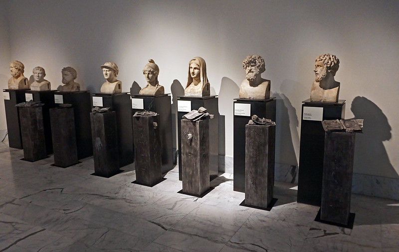 Busts from Villa dei Papiri in Herculaneum - National Archaeological Museum, Naples, Italy<br/>© <a href="https://flickr.com/people/38743501@N08" target="_blank" rel="nofollow">38743501@N08</a> (<a href="https://flickr.com/photo.gne?id=35202919234" target="_blank" rel="nofollow">Flickr</a>)